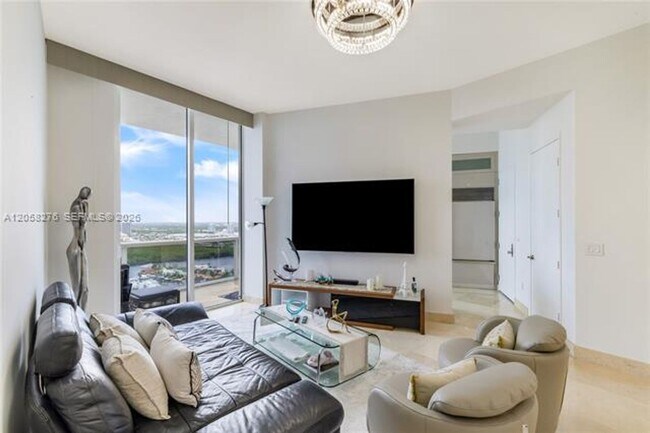 Building Photo - 16001 Collins Ave