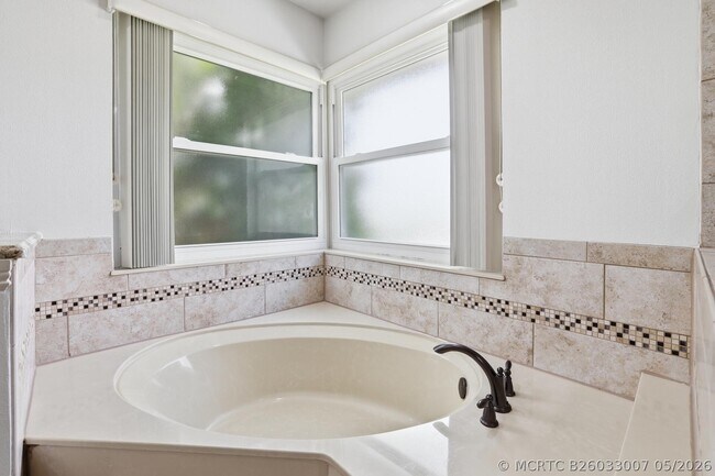 Building Photo - 15600 Rolling Meadows Cir