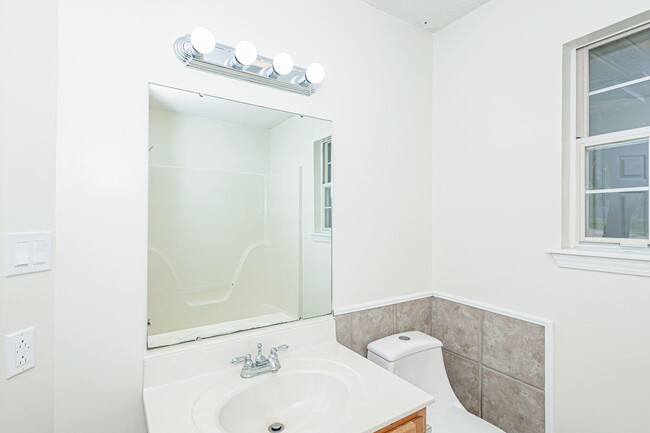 Building Photo - 3804 Larkspur Ct