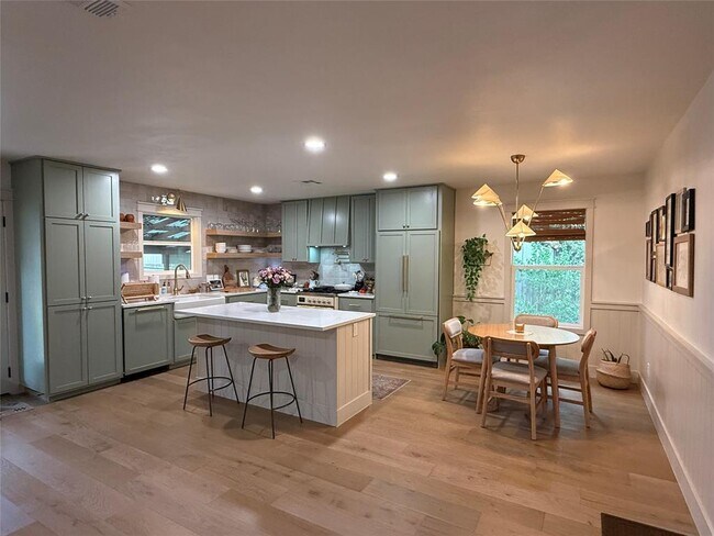 Building Photo - 4814 White Elm Dr