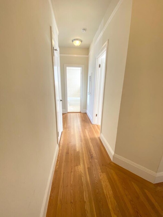 Building Photo - 2 bedroom in San Francisco CA 94118