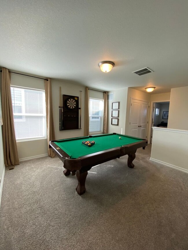 Building Photo - Stunning 3 Bedroom in NE Springs!