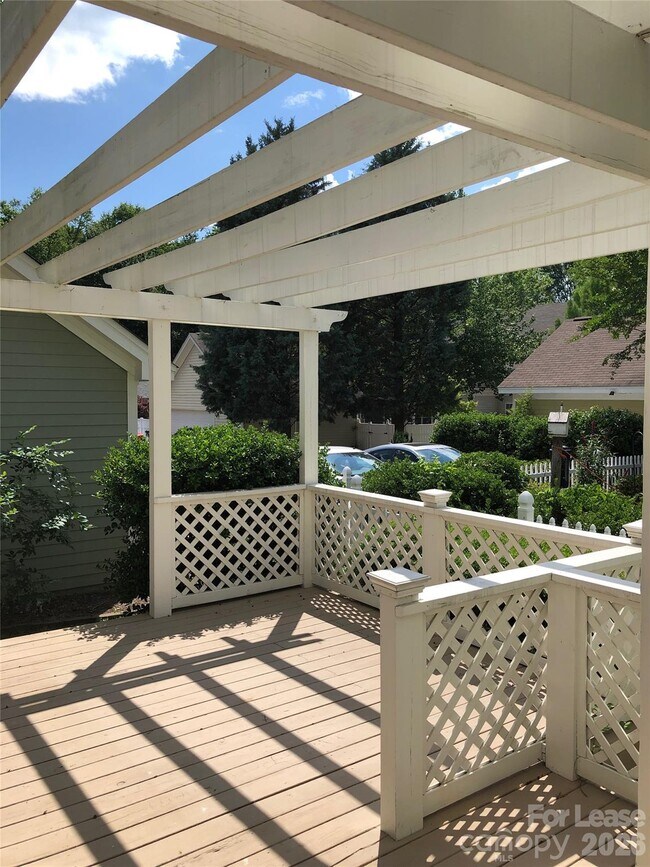 Building Photo - 113 Lake Davidson Park