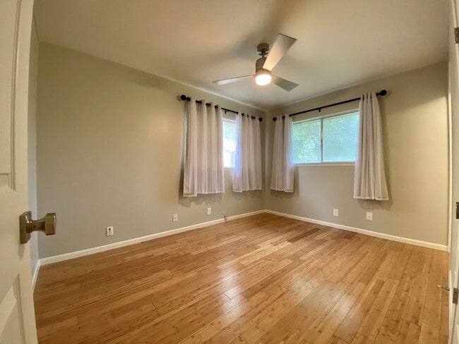 Building Photo - Colonies North Home with 3 BD | 2 BA Available JULY 2026!!