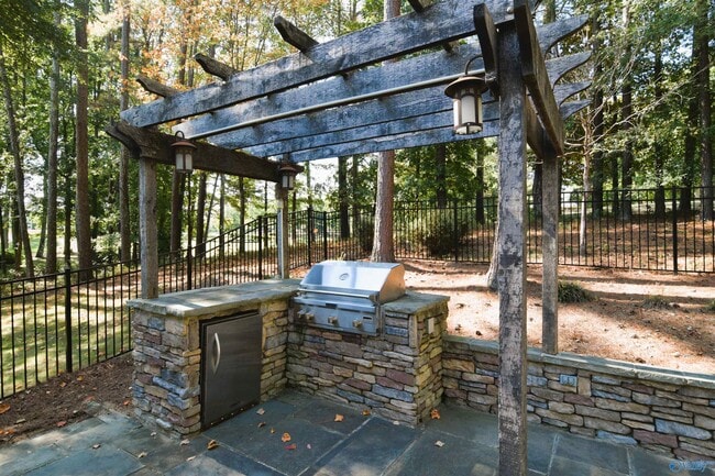 Building Photo - 79 Creekwood Dr