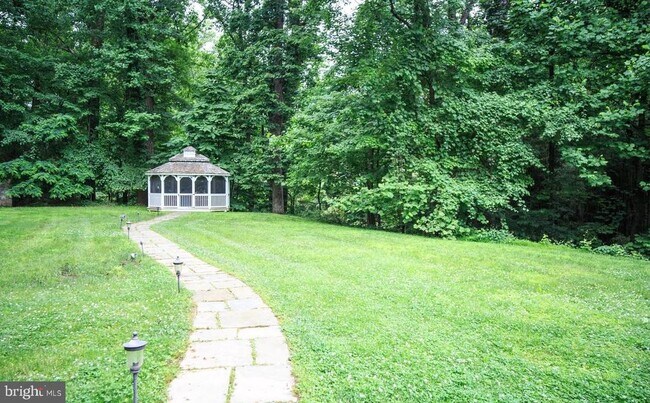 Building Photo - 6125 Old Dominion Dr