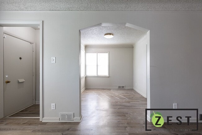 Building Photo - Amazing 3 bed 1 bath Home