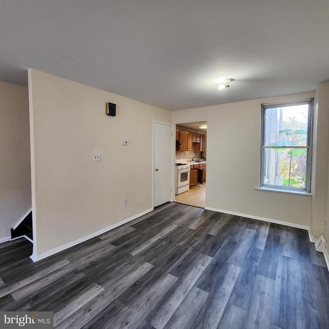 Building Photo - 2450 N Fairhill St