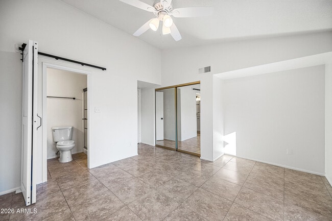 Building Photo - 2943 E Irwin Ave