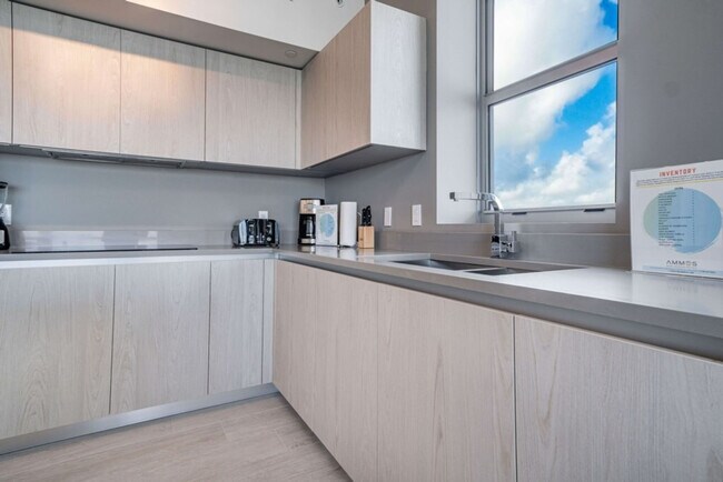 Building Photo - 4112 Jimmy Buffett Mem Hwy