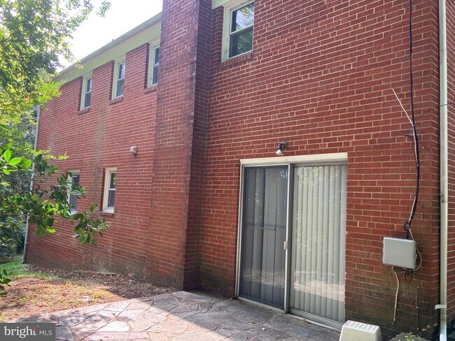 Building Photo - 7325 Radcliffe Dr