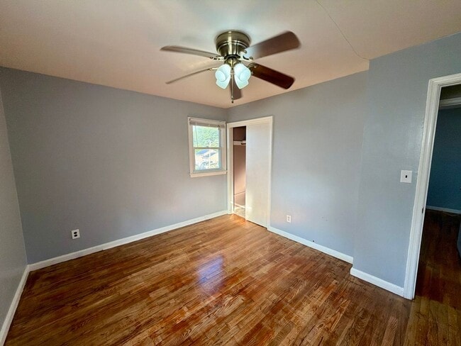 Building Photo - 18 Aquilla Ave