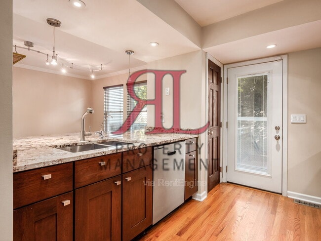 Building Photo - 362 W 4th Ave