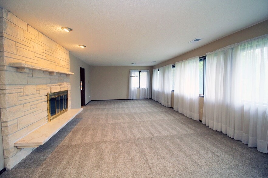 Building Photo - 2727 SE 58th Ave