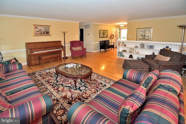 Building Photo - 610 John Marshall Dr NE