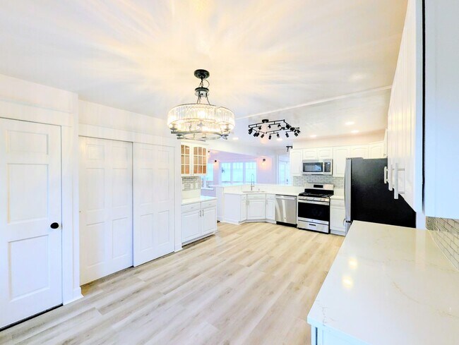 Building Photo - 4Bd/2.75Ba Mukilteo House