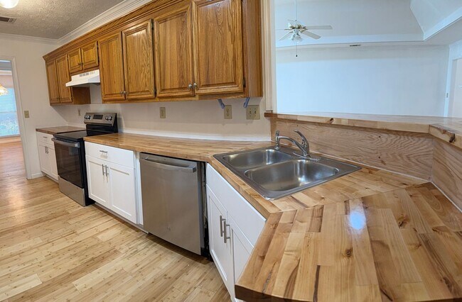 Building Photo - 1040 Sunny Field Ct NE