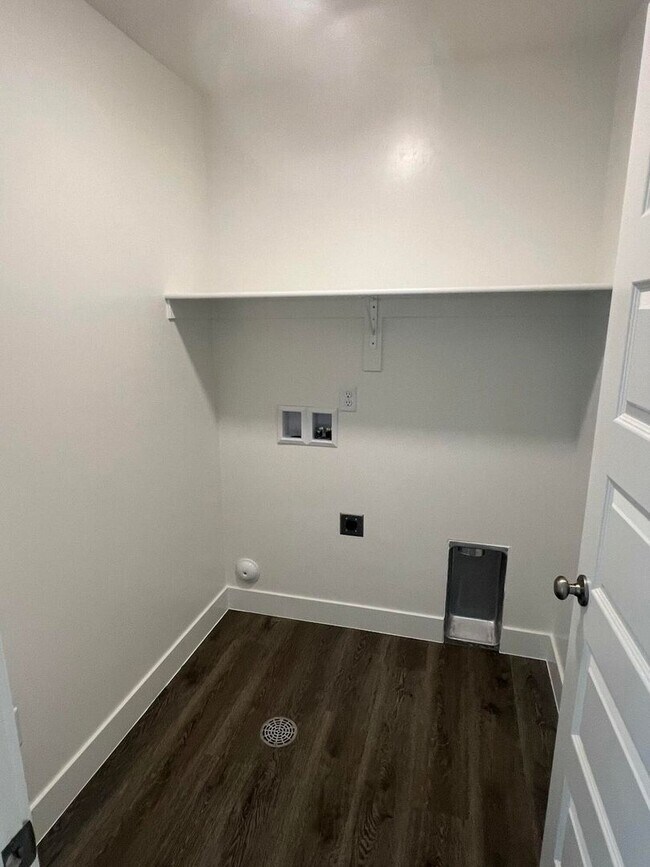 Building Photo - Best Price Per Square Foot in Town!