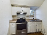 Building Photo - Cozy Recently Renovated 3 Bedroom Home Loc...