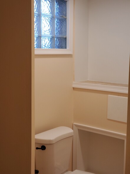 Basement Bath - 816 N Chapel Gate Ln