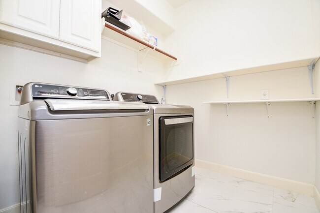 Building Photo - 4322 Pensacola Oaks Ln