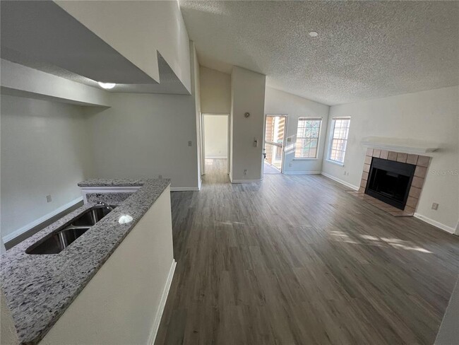 Building Photo - 4200 Thornbriar Ln