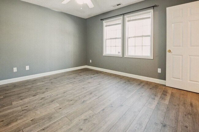 Building Photo - GREAT PRICE! Move-In Ready 3-Bedroom Home Near Camp Lejeune