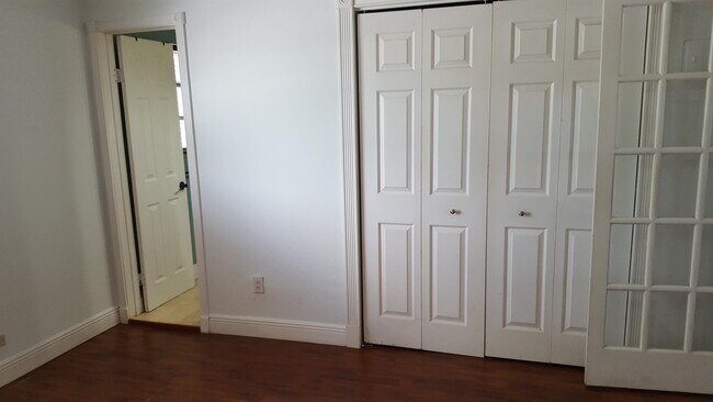 Building Photo - 421 NE 1st St