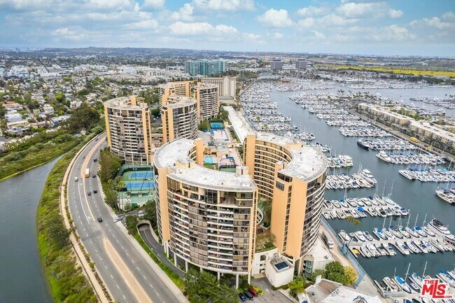 Building Photo - 4335 Marina City Dr