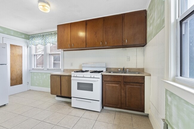 Building Photo - 152 Ford Ave