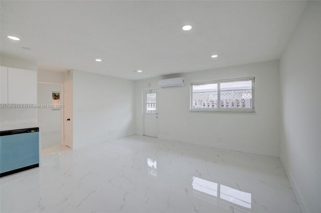 Building Photo - 1750 NE 56th Ct
