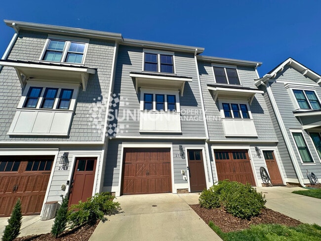 Building Photo - Modern 3-Story Townhome in the Heart of Plaza-Midwood - Walk to Everyt