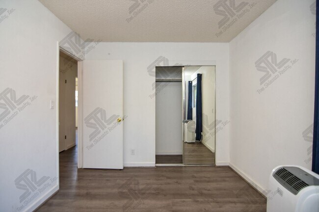 Building Photo - 3BR / 2Bath / 3Pkg - Home in Aiea!