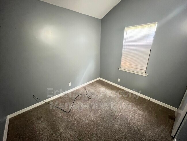 Building Photo - 401 N Manassas St