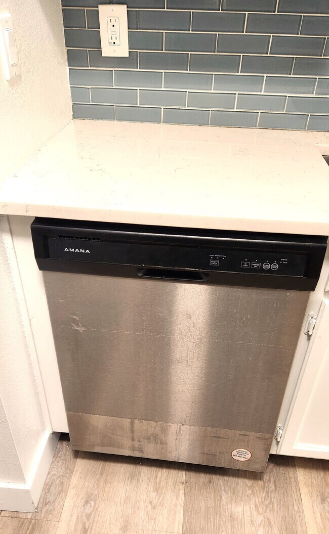 Building Photo - 2BR/2BA Condo with Community Pool & Spa in...