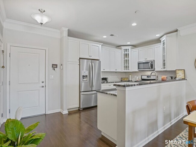 Building Photo - 302 Center Meadow Ln