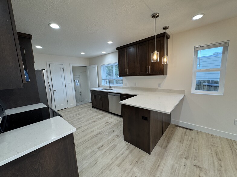 Building Photo - 515 Koneta Ct