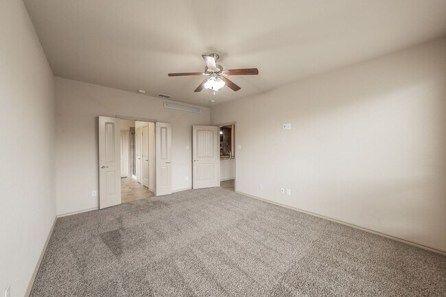 Building Photo - Excellent 3 bedroom plus office in Villages at Edgecliff