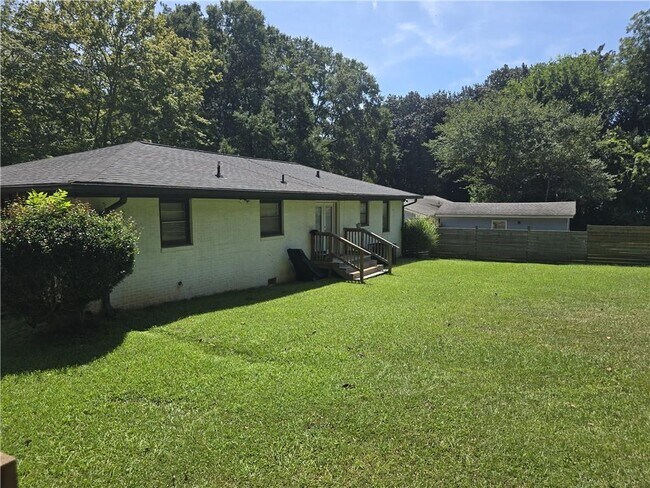 Building Photo - 3305 Flowers Dr