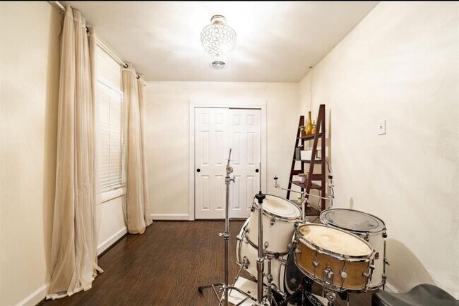 Building Photo - 10305 Bassoon Dr