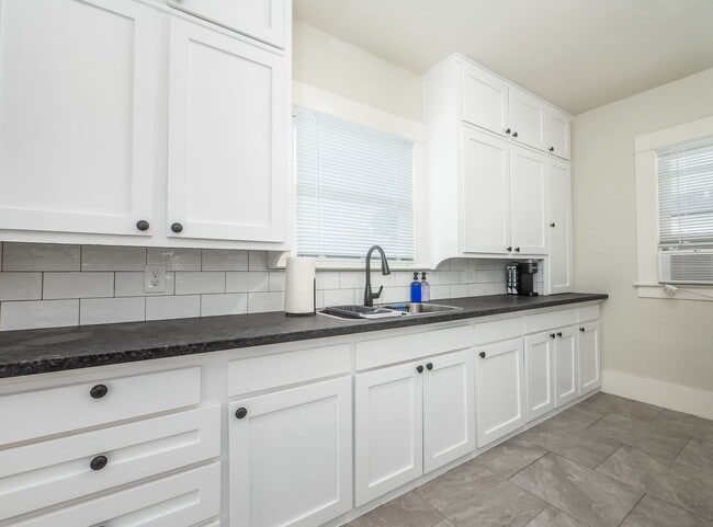 Building Photo - Cozy 2 bedroom cottage in Tower District