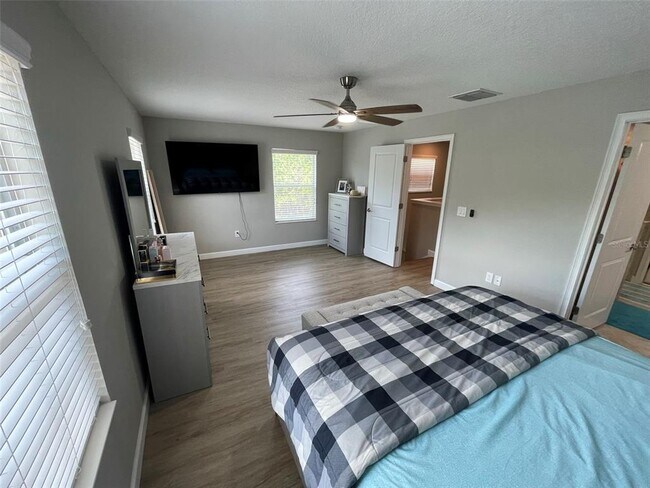 Building Photo - 15246 Harrington Cove Dr