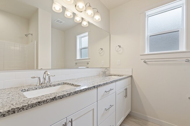 Building Photo - 5904 Lekeitio Dr