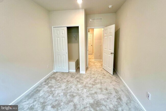 Building Photo - 1212 Parker Blvd