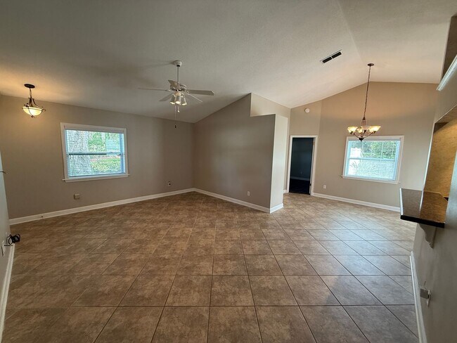 Building Photo - Charming 2-Bed, 2-Bath Home in The Reserve at the Crossings – Lake Mary Living at Its Best!