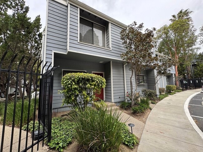 Building Photo - Sycamore Creek Community in Central Camarillo!