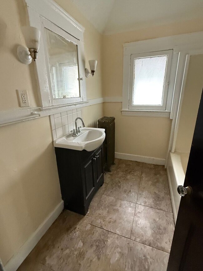 Building Photo - 1519-1525 Clark Ave