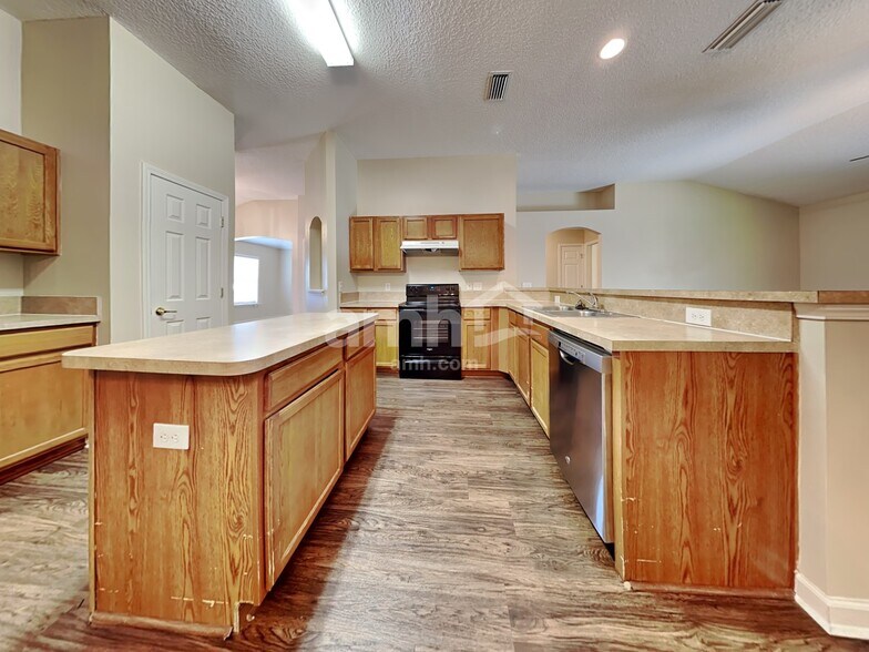 Building Photo - 7152 Rapid River Dr N