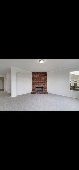 Building Photo - 124 Rocroi Dr