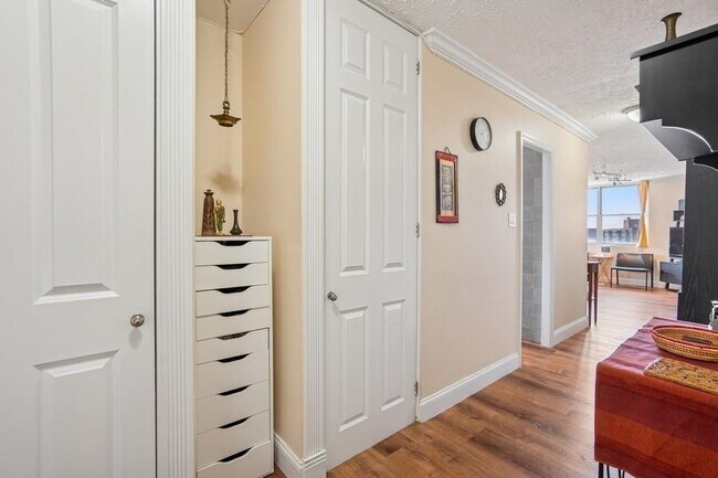 Building Photo - 6040 BLVD E